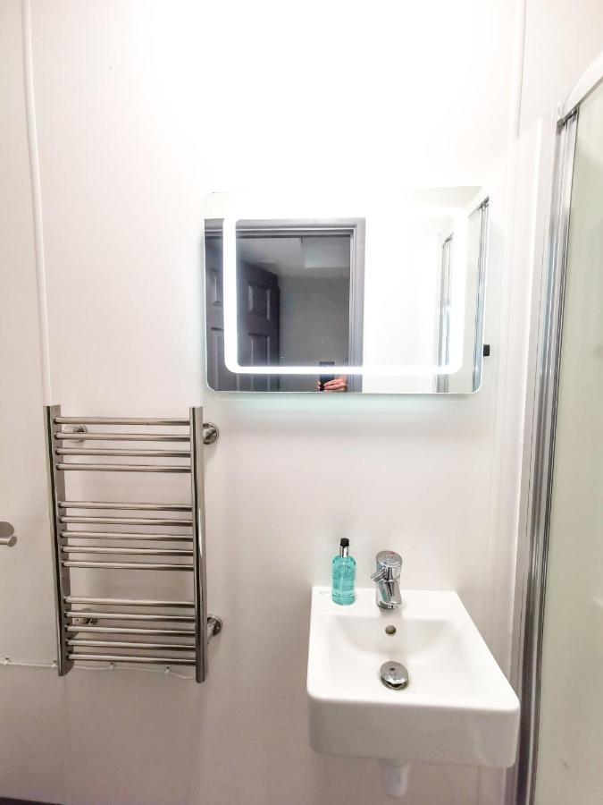 Cwtsh Hostel Swansea Exterior photo A heated towel rail