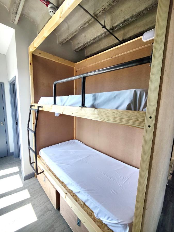 Cwtsh Hostel Swansea Exterior photo Bunk beds in a hostel